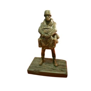 Statuette Paratrooper with kit 15cm