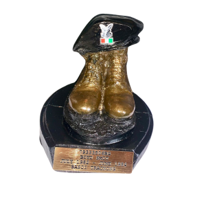 Statuette 2 - logo and colour of your choice