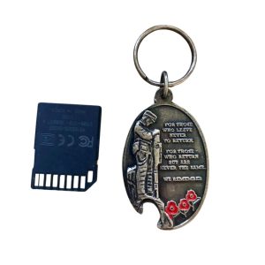 Poppy key ring / bottle opener