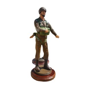 Statuette Para Stand in door 18cm
